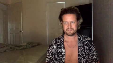 Snapshot of gcsurfer81 chatting on December 12, 8:25 am gcsurfer81 online show from December 12, 8:25 am