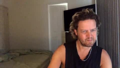 Snapshot of gcsurfer81 chatting on December 19, 7:29 am gcsurfer81 online show from December 19, 7:29 am