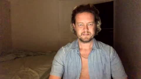 Snapshot of gcsurfer81 chatting on December 26, 9:22 am gcsurfer81 online show from December 26, 9:22 am