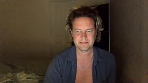 Snapshot of gcsurfer81 chatting on December 31, 8:37 am gcsurfer81 online show from December 31, 8:37 am