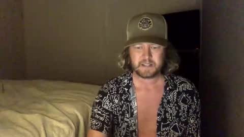 Snapshot of gcsurfer81 chatting on September 24, 8:32 am gcsurfer81 online show from September 24, 8:32 am