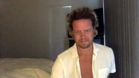 Snapshot of gcsurfer81 chatting on December 2, 7:52 am gcsurfer81 online show from December 2, 7:52 am