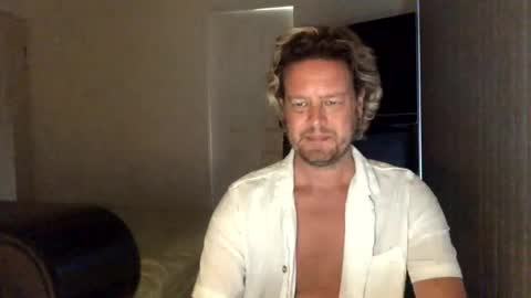 Snapshot of gcsurfer81 chatting on December 6, 8:10 am gcsurfer81 online show from December 6, 8:10 am