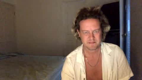 Snapshot of gcsurfer81 chatting on January 1, 8:35 am gcsurfer81 online show from January 1, 8:35 am