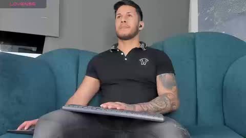 Snapshot of george_diesell_ chatting on September 24, 4:08 am George online show from September 24, 4:08 am