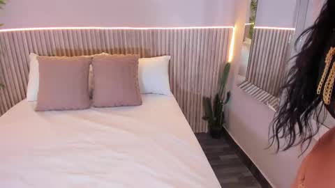 GeorginaReyes  online show from March 6, 10:53 pm