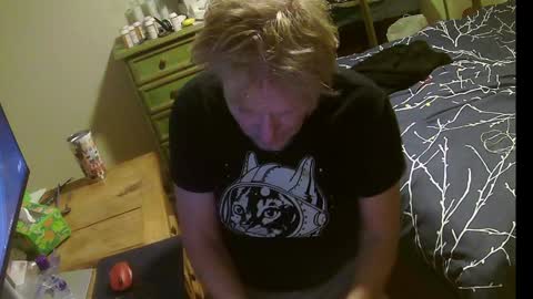 Snapshot of gethyn chatting on December 5, 9:55 am Gethyn online show from December 5, 9:55 am
