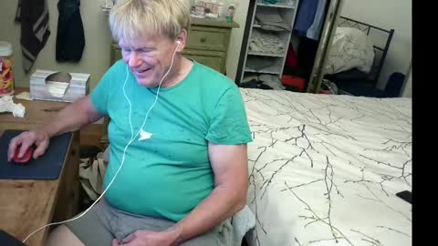 Snapshot of gethyn chatting on September 10, 9:43 am Gethyn online show from September 10, 9:43 am