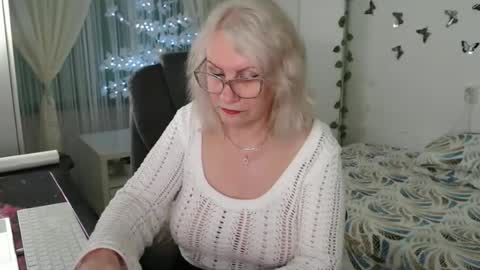 Ghertrudequeen online show from April 18, 5:20 am