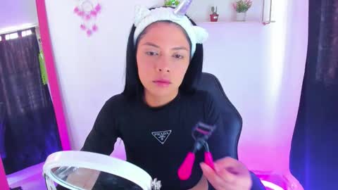 giaaaa   online show from February 16, 6:50 pm