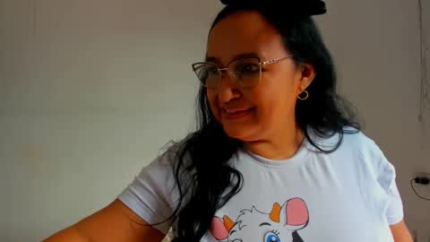 Snapshot of gia_nahomi chatting on March 8, 2:08 pm nahomi online show from March 8, 2:08 pm
