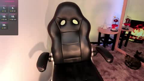 Gia  online show from December 6, 6:00 pm