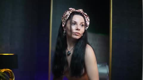  Gia  online show from December 13, 7:53 pm