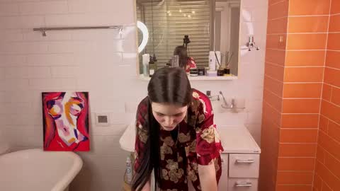 Nicole online show from April 14, 6:33 pm