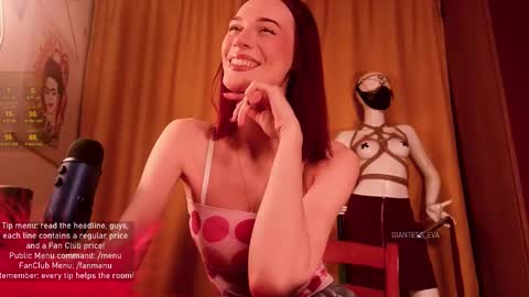 Snapshot of giantess_eva chatting on October 15, 4:52 pm Eva online show from October 15, 4:52 pm