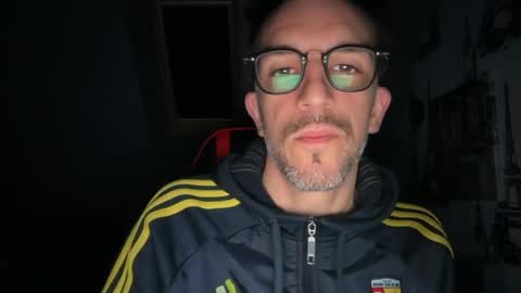 Gigi online show from April 25, 2:14 am