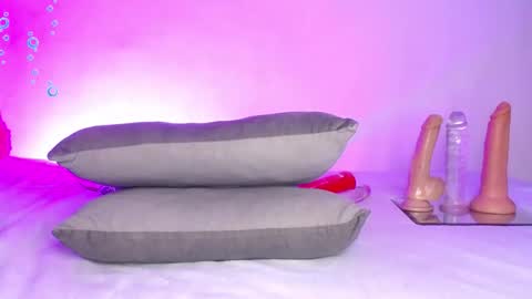 alizzon  online show from November 15, 9:05 pm