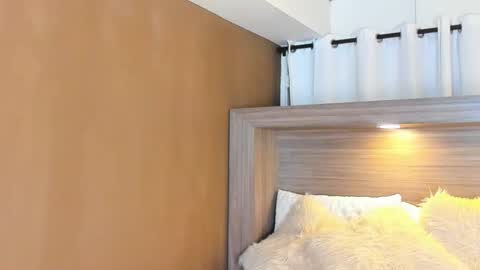 gigi wilden online show from November 18, 2:42 pm