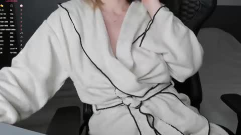 gigihadd online show from November 29, 5:53 pm