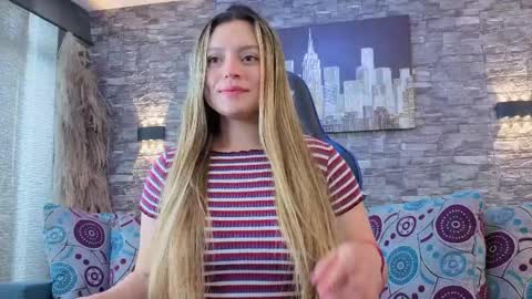 Giigii Hadid  online show from April 11, 8:02 pm