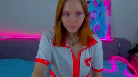 Snapshot of gina_lovelyy chatting on September 15, 8:05 am Gina online show from September 15, 8:05 am