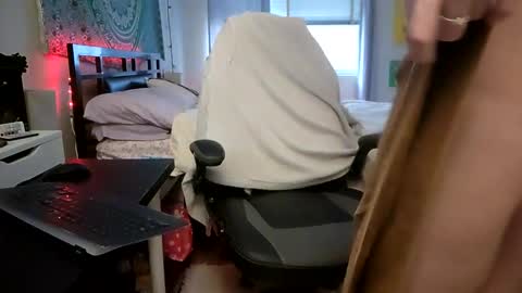 Gina James online show from December 16, 6:59 pm