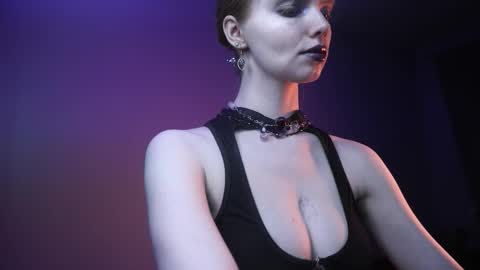        im expecting 350 thumbs up on my altar   online show from November 4, 10:22 pm