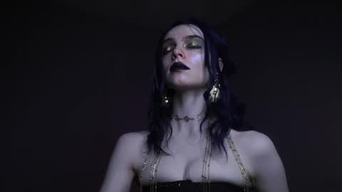        im expecting 350 thumbs up on my altar   online show from April 13, 10:14 pm