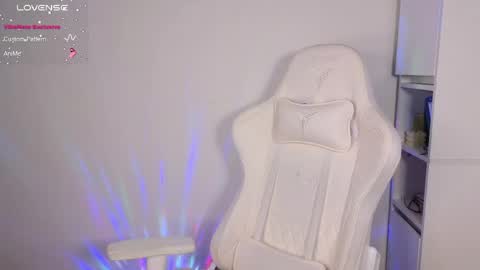 gingercute17 online show from April 18, 5:53 am