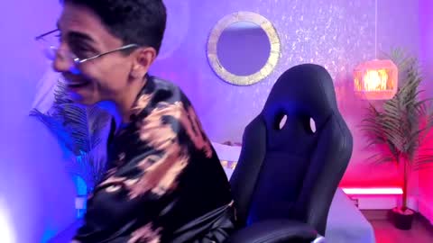 Gio Carangi online show from April 17, 3:09 am