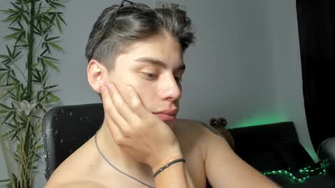 Snapshot of gio_russo chatting on January 25, 9:25 pm GioRusso online show from January 25, 9:25 pm