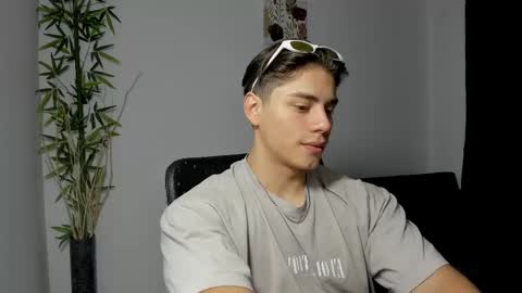 Snapshot of gio_russo chatting on February 28, 4:20 pm GioRusso online show from February 28, 4:20 pm