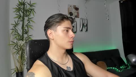Snapshot of gio_russo chatting on January 17, 4:17 am GioRusso online show from January 17, 4:17 am