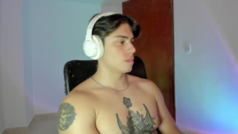 Snapshot of gio_russo chatting on October 1, 9:57 pm GioRusso online show from October 1, 9:57 pm
