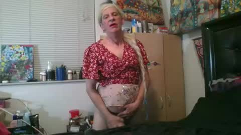 giovanna132008 online show from December 2, 5:48 am