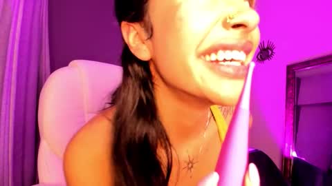 Giovanna  online show from November 25, 5:28 am