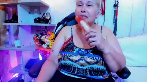 Snapshot of girl_amada chatting on February 12, 9:42 am Girl Amada online show from February 12, 9:42 am