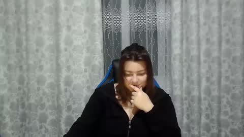 Snapshot of girl_leya chatting on January 28, 9:29 pm girl_leya online show from January 28, 9:29 pm
