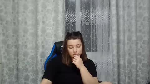 Snapshot of girl_leya chatting on January 31, 10:10 pm girl_leya online show from January 31, 10:10 pm