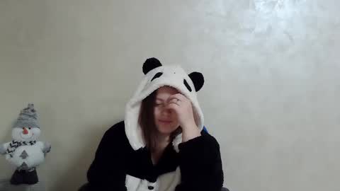 Snapshot of girl_leya chatting on December 4, 2:58 am girl_leya online show from December 4, 2:58 am