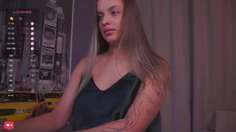 Snapshot of girl_peach_ chatting on September 13, 6:32 pm Kate online show from September 13, 6:32 pm