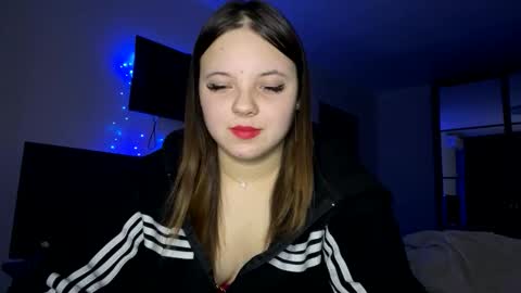 girl_shy07 online show from February 1, 8:17 pm