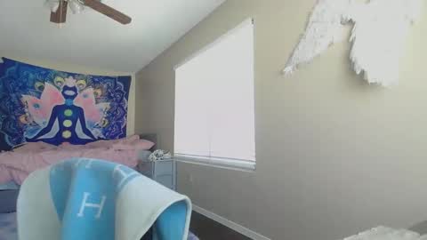 Jasmine online show from April 7, 7:05 pm