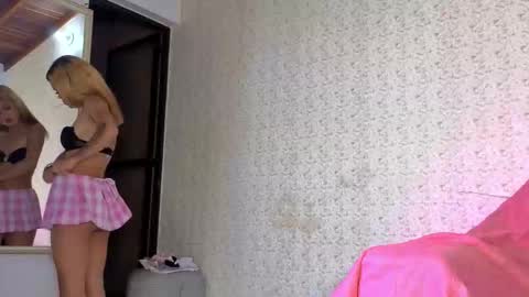 Snapshot of girls_the_medellin23_aws chatting on October 14, 4:04 am girls_the_medellin23_aws online show from October 14, 4:04 am