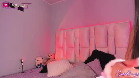 Instagram gisellee  22  online show from February 28, 10:50 pm