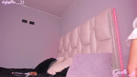 Instagram gisellee  22  online show from March 10, 9:40 pm