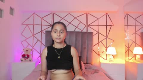 GISELLE ROLDAN online show from March 3, 6:03 pm