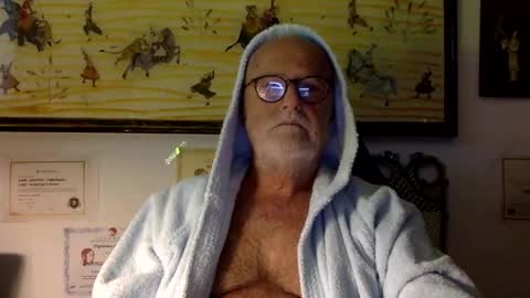 giutomma930394 online show from October 22, 8:17 am