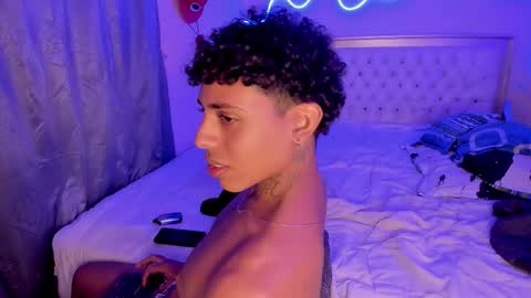 Snapshot of glader_guy chatting on October 18, 11:42 pm only for you bby  online show from October 18, 11:42 pm