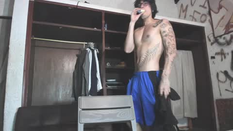 Snapshot of gladiattoor chatting on January 22, 11:32 pm edward online show from January 22, 11:32 pm